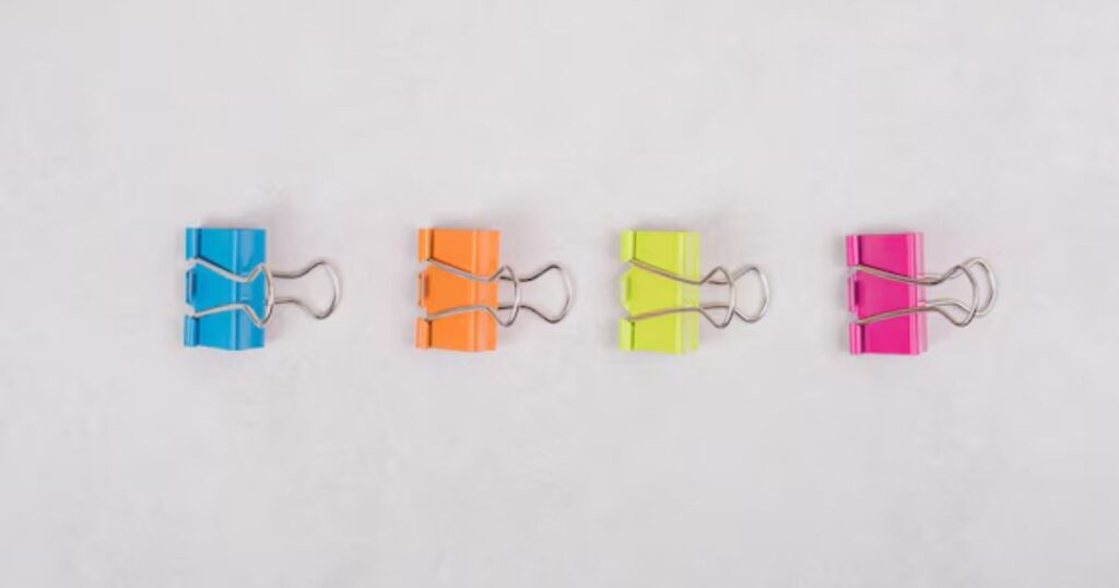 4 Paper Clips in a Line