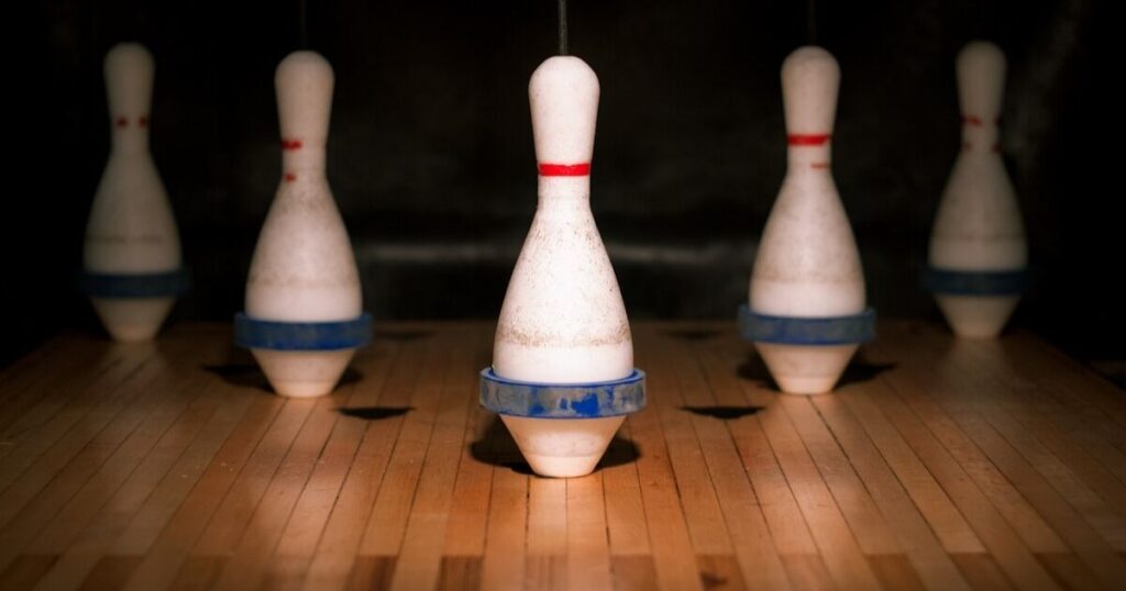 Five Bowling Pins in Width